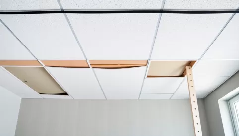 Jaki jest koszt robocizny sufitu podwieszanego Elbląg