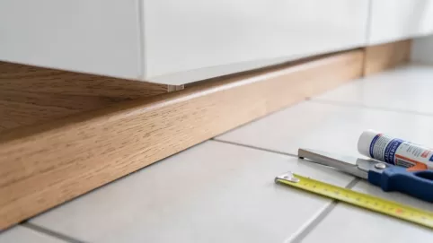 Montaż listew przypodłogowych cena robocizny