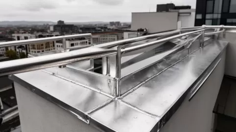 Obróbka blacharska balkonu cena robocizny